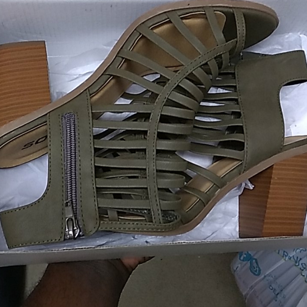 New women  olive green shoe